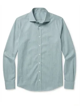 Einfaches grünes, bügelleichtes End-on-End-Hemd
